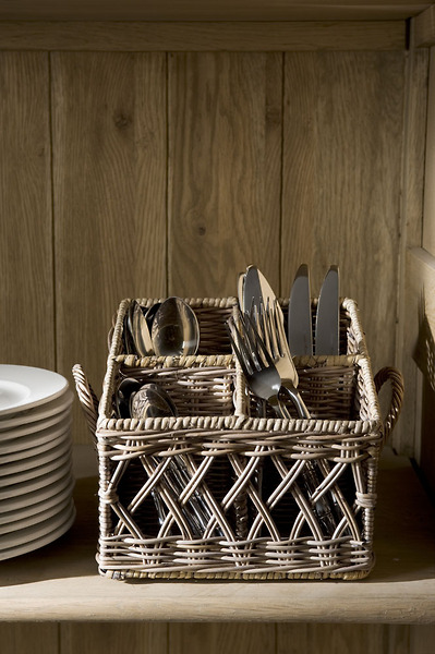 Rustic rattan couvert basket