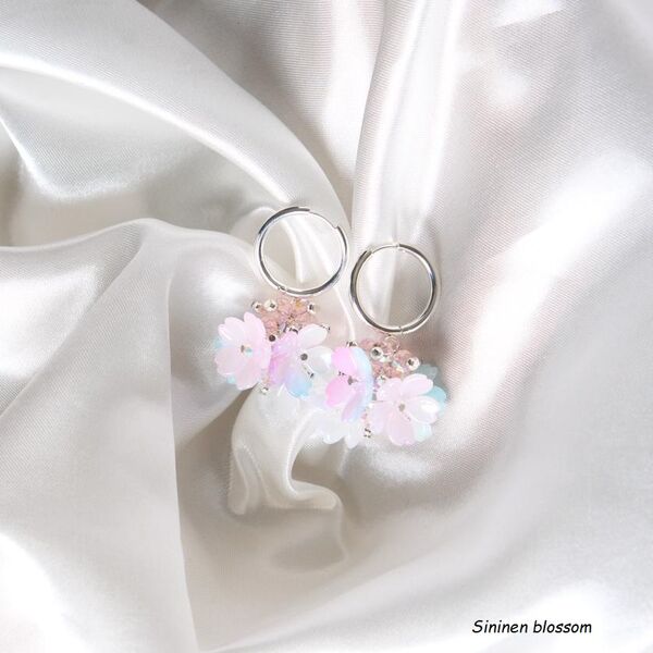 Blossom earrings, silver