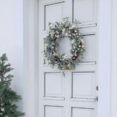 Wreath with berries & snow 45cm, green