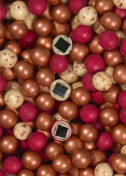 Large winter mixed classic caramel/cherry sour/crispy raspberry