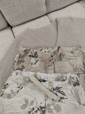 Housut kukkakuviolla, valkoinen