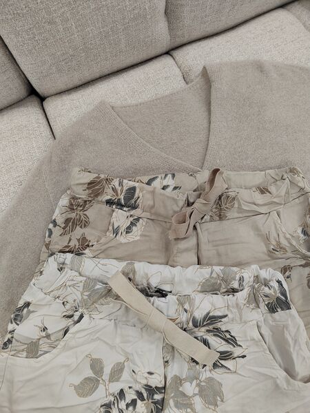 Housut kukkakuviolla, valkoinen