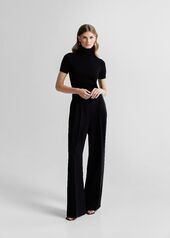 Pola pooloneule, musta