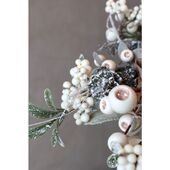 Wreath with berries & snow 45cm, green