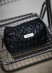 Gweneth re-q link beauty, black