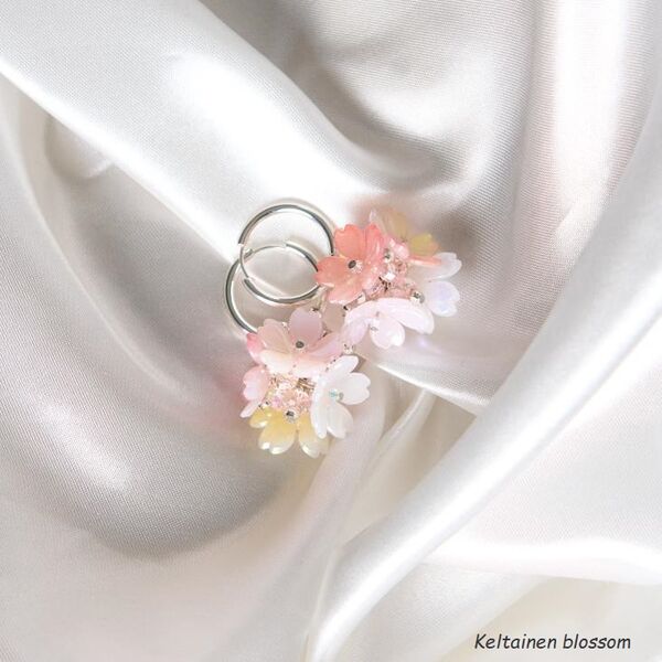 Blossom earrings, silver