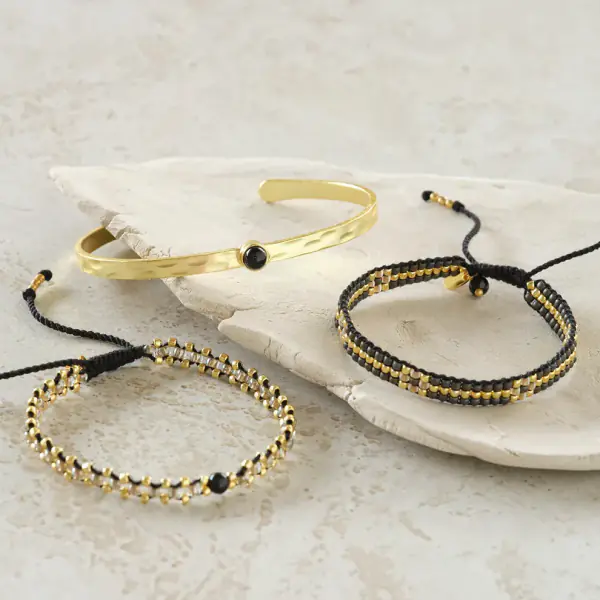 Competent black onyx bracelet